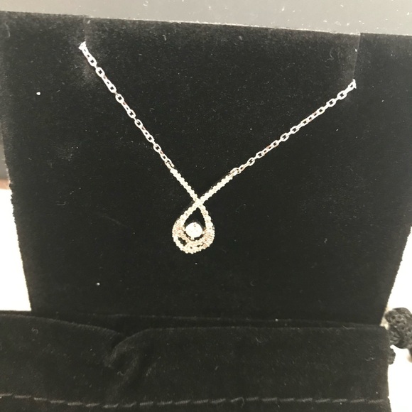 Diamond Pendant Necklace Round Diamonds 10k Gold 18" Chain From Kay Jewelers - Picture 6 of 9